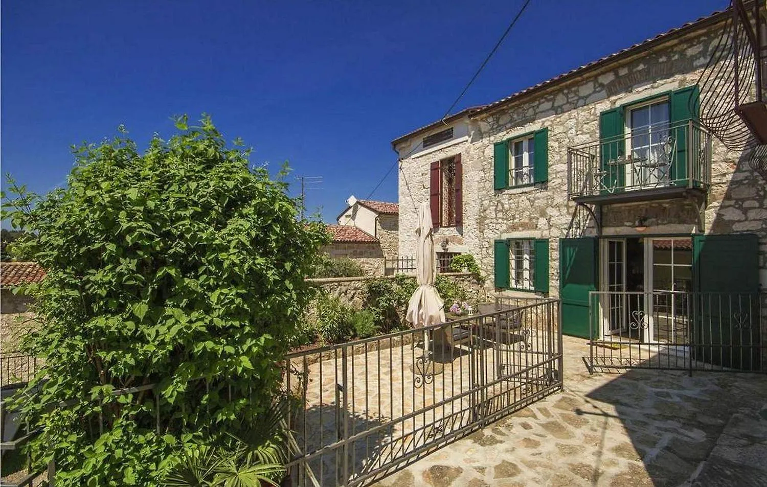 Rustikales Steinhaus Nur 300 Meter Zum Strand Mit Meerblick, Grill, Terrasse Vrsar Holiday home