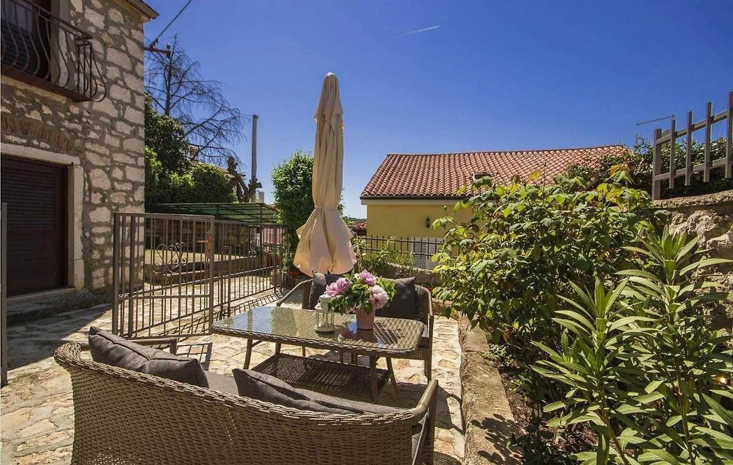 Rustikales Steinhaus Nur 300 Meter Zum Strand Mit Meerblick, Grill, Terrasse Vrsar