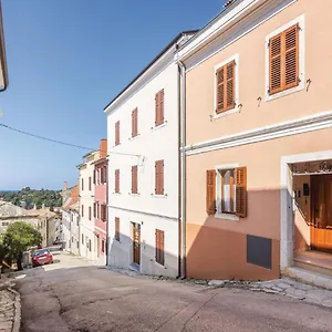 Ferienhaus Rustic In With Garden, Vrsar